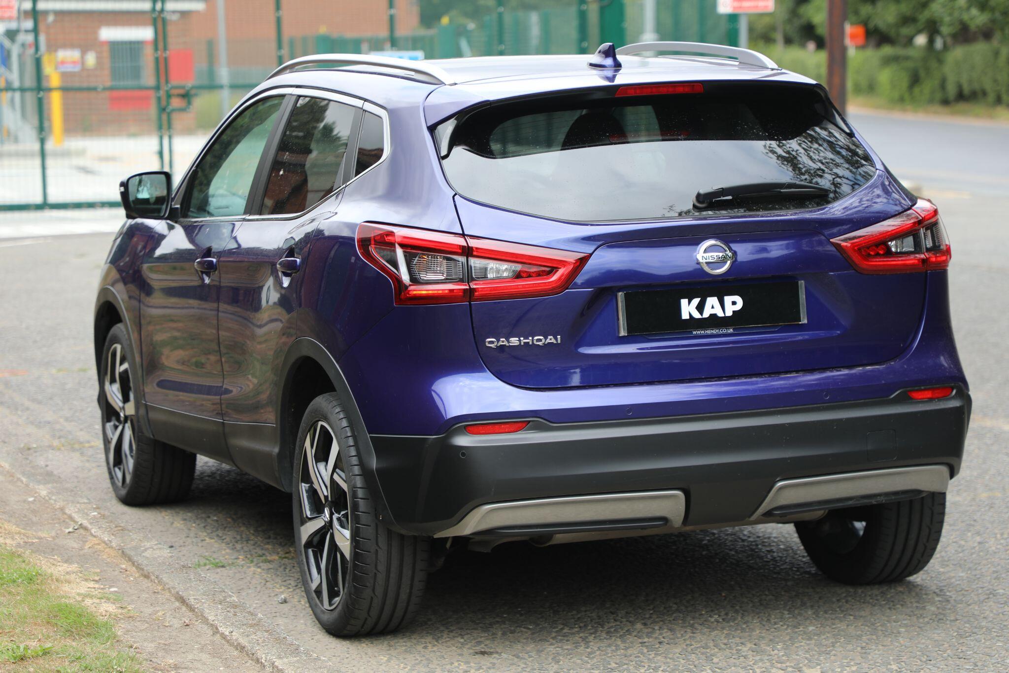 Large vehicle image